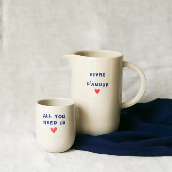 Pichet en grès blanc Vivre d'amour – Image 3