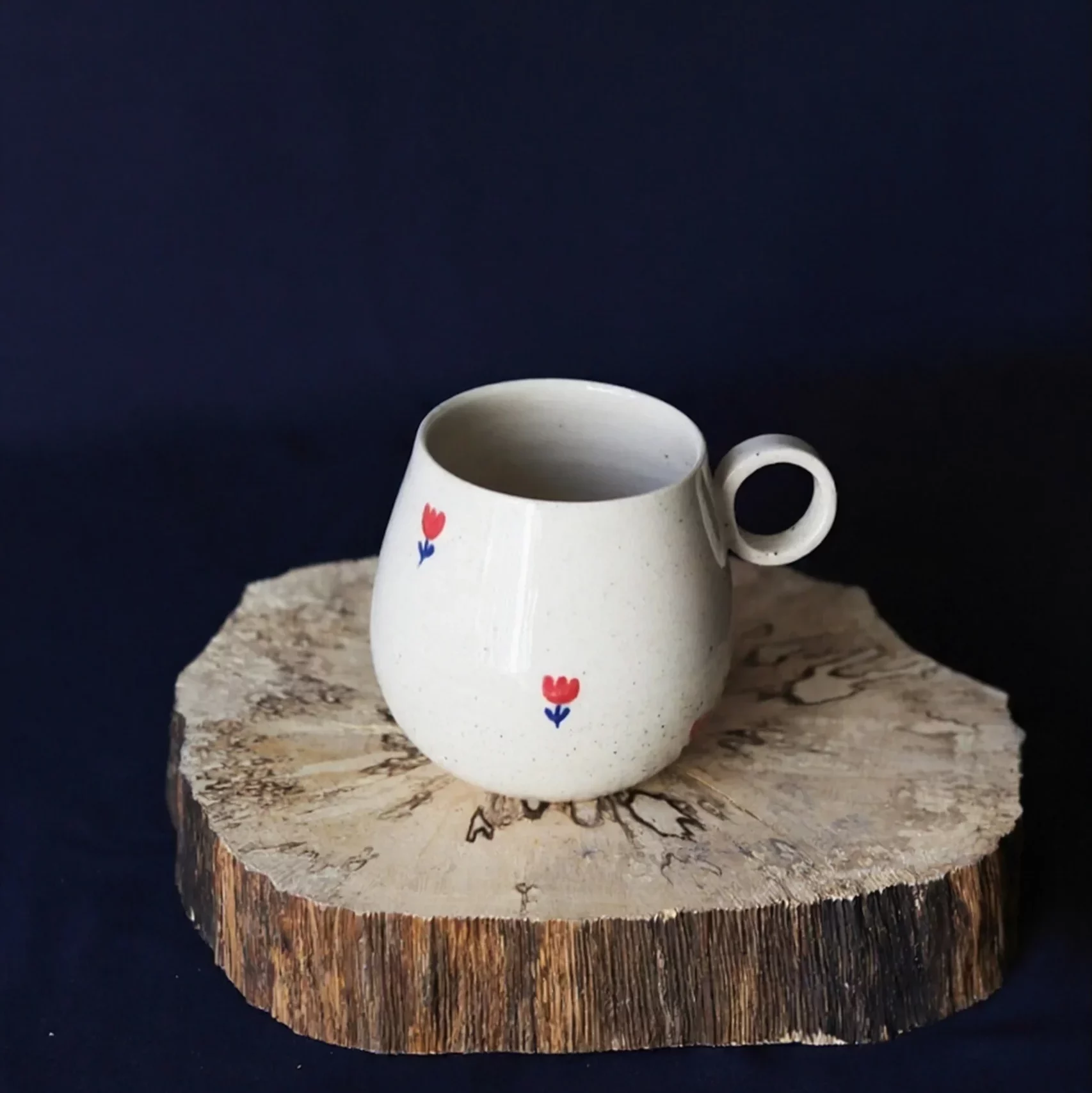 Mug Tulipes bleu et rouge – Image 2